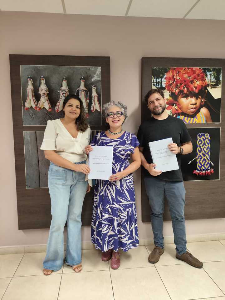 Professora Noeci, de azul, entrega Dossiê ao Iphan Tocantins (Foto:  Arquivo Pessoal)
